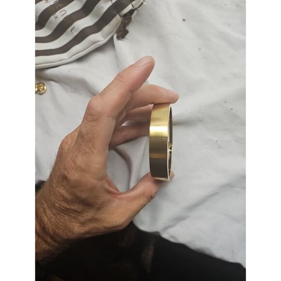 Henri Bendel Gold Bangle with Bag - uyuni.pie-experiences.com
